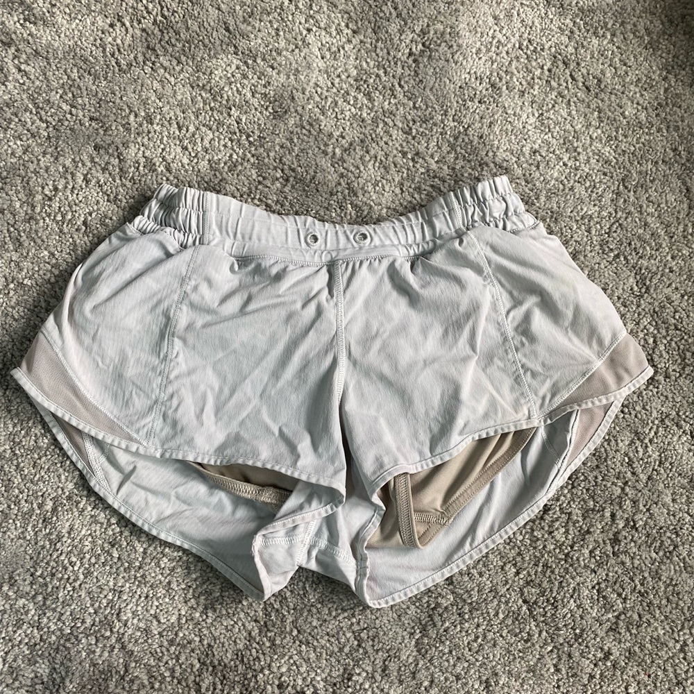 size 6 white lululemon hotty hots